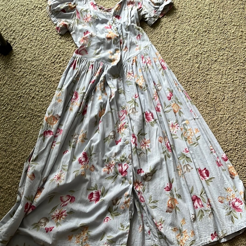 Beautiful cotton dress. Pattern like vintage wallpaper
